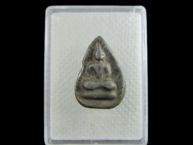 พระพิมพ์หยดน้ำ เนื้อตะกั่ว หลังยันต์ไม่ทราบที่ครับ.เริ่ม20บาท/.A-62