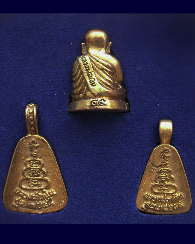 กล่องชุด 3 องค์..หลวงพ่อเงิน บางคลาน รุ่นเมตตาบารมี พ.ศ. 2545 (2)