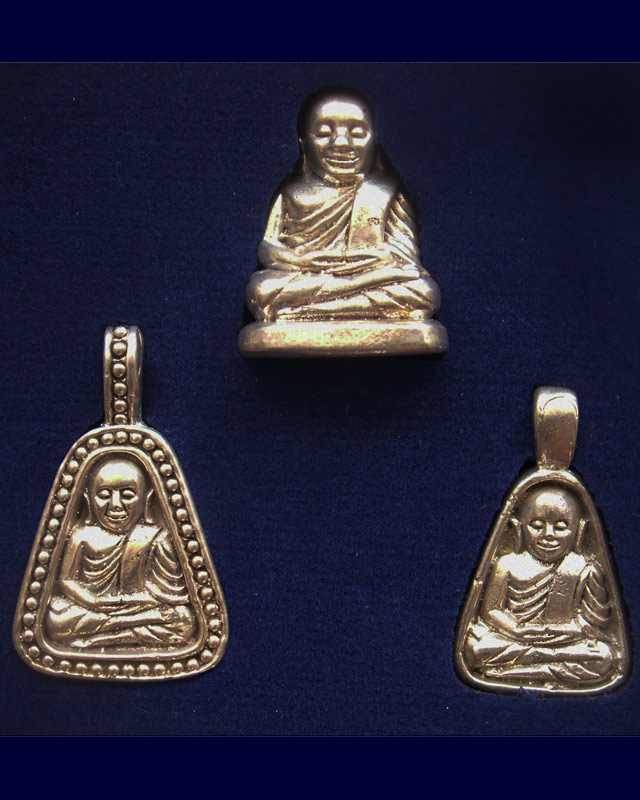 กล่องชุด 3 องค์..หลวงพ่อเงิน บางคลาน รุ่นเมตตาบารมี พ.ศ. 2545 เนื้ออัลปาก้า (2)