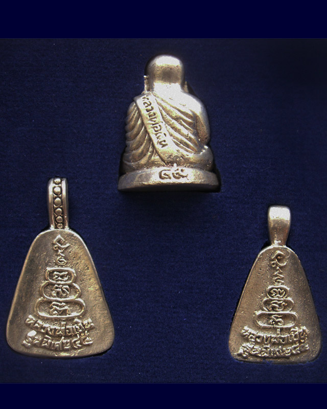 กล่องชุด 3 องค์..หลวงพ่อเงิน บางคลาน รุ่นเมตตาบารมี พ.ศ. 2545 เนื้ออัลปาก้า (2)