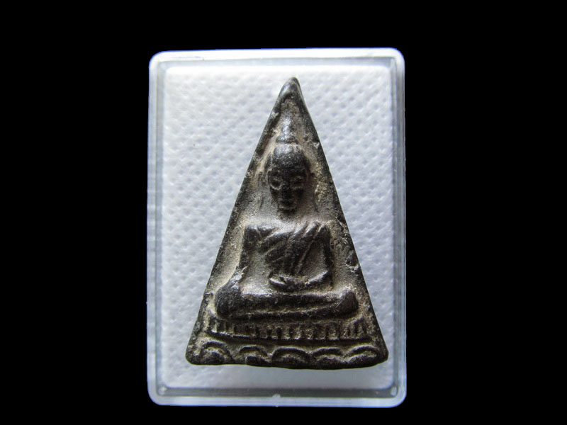 พระนางพญา เนื้อดำไม่ทราบวัดครับ...เริ่ม20บาท/.A-121