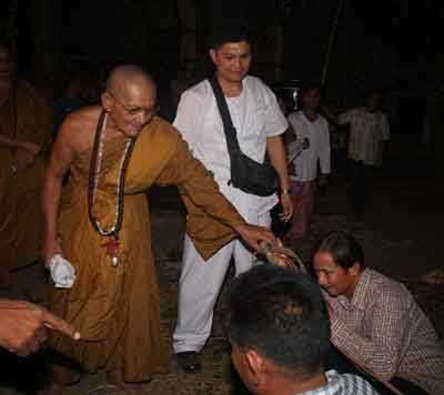 เหรียญหลวงปู่จันทร์หอม วัดบุ่งขี้เหล็ก อ.เขมราฐ จ.อุบลราชธานี แชมป์ เหรียญรุ่นแรก ปี 41 องค์ที่2