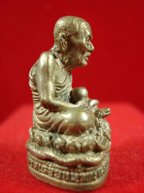 หลวงปู่ทวด ลอยองค์ วัดพะโค๊ะ เนื้ออัลปากา