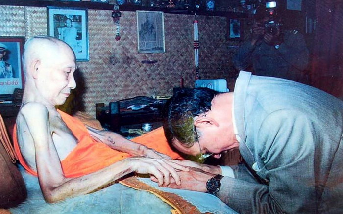 (((เคาะเดียว..พระอริยสงฆ์)))..เหรียญระฆัง หลวงพ่อเกษม เขมโก ที่ระฤกษ์ยกช่อฟ้า วัดอัมพวา ปี 2517