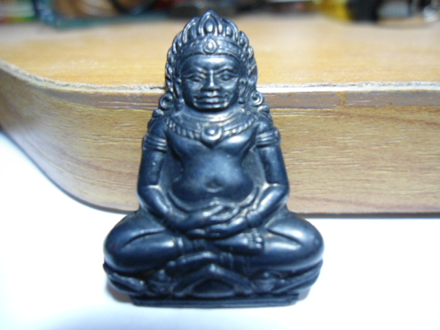 เทอดขนนกค่ายอดิสร