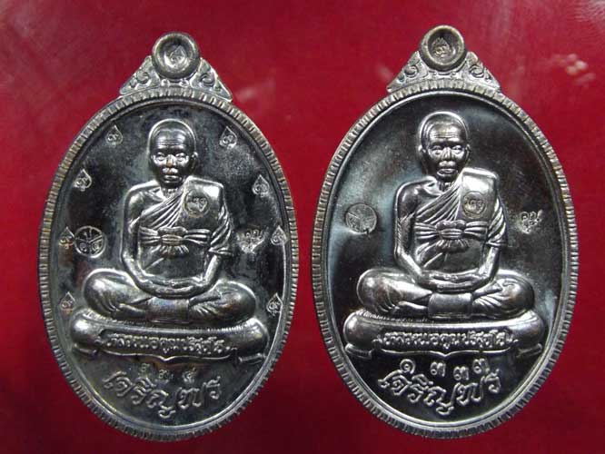 เจริญพร๘๙ เต็มองค์ เนื้อทองแดง 55 มา คู่ ตอก ๙ รอบ ๑เหรียญ / ทองแดง ๑ เหรียญ เคาะเดียว เคาะเดียว