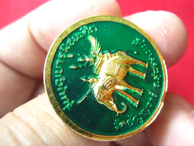 เหรียญหลวงปู่เจริญ วัดธัญญวารี สุพรรณบุรี รุ่นบุญบารมีชนะศึก กะไหล่ทองลงยา