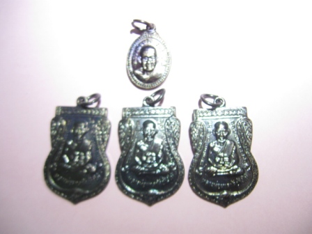No.24 เหรียญเสมาใหญ่หลวงปู่ทวดปี 55 (3 เหรียญจัดไป ) + ของแถม