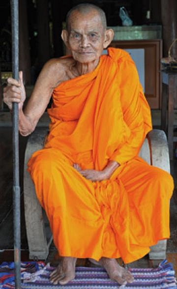 พระชัยวัฒน์พรหมรังสี เนื้อเงิน เลี่ยมทอง (หลวงปู่นาม วัดน้อยชมภู่) 1 ใน 999 องค์