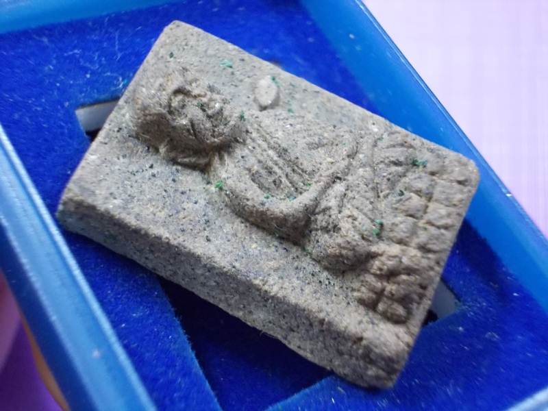 หลวงปู่ทวด วัดห้วยมงคล สก.สี่เหลี่ยม กรรมการเล็ก เนื้อว่าน ปี 44