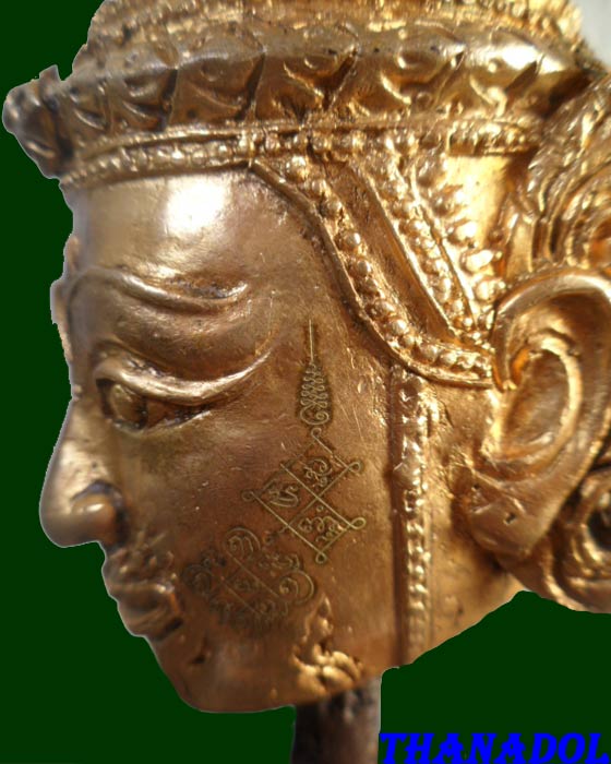 หลวงปู่กาหลงเขี้ยวแก้ว วัดเขาแหลม จ.สระแก้ว เศียรพระลักษณ์หน้าทองเนื้อสำริดชุบทองไมครอนทอง