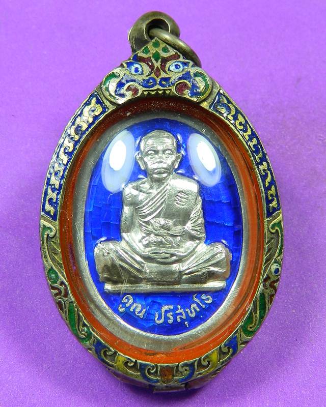 เหรียญสร้างบารมี ปี 2536 หลวงพ่อคูณ ปริสุทโธ วัดบ้านไร่ เนื้อเงินลงยา