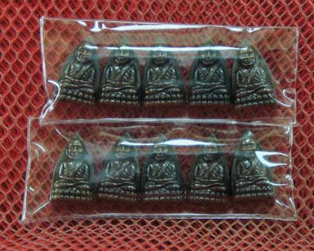 มา 10 องค์ หลวงปู่ทวดจิ๋ว กำนันชูชาติ เนื้อทองเเดงลมดำ อ.นองปลุกเสกปี 41 สวยๆ