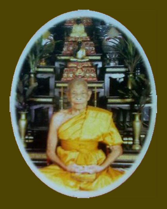 รูปหล่อ หลวงพ่อทองใบ วัดคูสี่แจ จังหวัดศรีสะเกษ