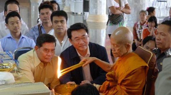 เหรียญเลื่อนสมณศักดิ์ หลวงพ่อคูณ วัดบ้านไร่ ปี 53 เนื้อทองแดง บล๊อคพิเศษ ตัวตัดบล็อคทองคำ