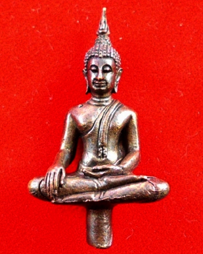 พระยอดธง หลวงปู่แผ้ว ปวโร