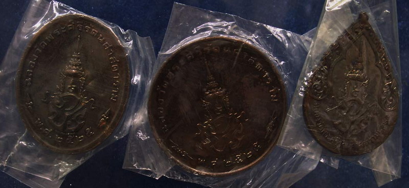ครบชุด สวยๆ..เหรียญพระแก้ว หลังภปร. ฉลองกรุงรัตนโกสินทร์ 200 ปี พ.ศ. 2525 บล็อคพระราชศรัทธา ซองพลาสต
