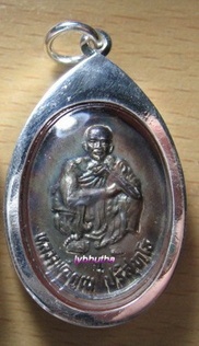 เหรียญเงิน พร้อมเลี่ยมกรอบเงิน หลวงพ่อคูณ รุ่นคุณลาภ คูณเงิน คูณทอง