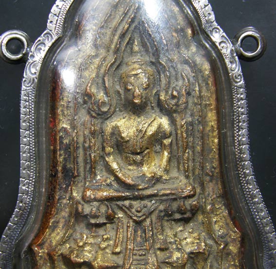 พระโคนสมอเนื้อดิน เลี่ยมจับขอบเงิน 3 ห่วงพร้อมใช้