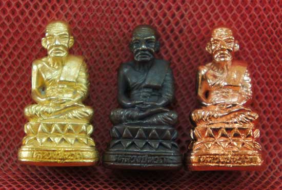 หลวงปู่ทวด พิมพ์บัวรอบ 3 องค์ เนื้อเปียกทอง เนื้อนวะ เนื้อสตางค์เเดง วัดในหาน อ.นอง อ.ทอง อ.สุภา ร่ว