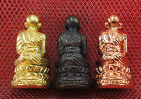 หลวงปู่ทวด พิมพ์บัวรอบ 3 องค์ เนื้อเปียกทอง เนื้อนวะ เนื้อสตางค์เเดง วัดในหาน อ.นอง อ.ทอง อ.สุภา ร่ว