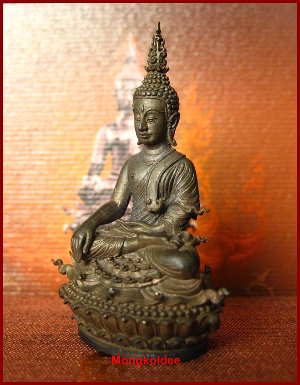 พระกริ่งประทานยศบารมี เนื้อนวะกระแสทองอ่อนๆ  เลข 13816 สภาพสวยพร้อมลายเซ็นต์ อ.เฉลิมชัยครับ 