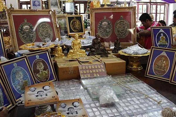 เหรียญหลวงพ่อคูณ เจริญพร ๘๙ ครึ่งองค์ ปลุกเสก 5 วาระ เนื้อทองฝาบาตร หมายเลข ๒๐๙๒ พร้อมกล่องเดิม