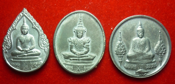 เหรียญพระแก้วมรกต 3 ฤดู ออกวัดพระแก้ว ปี 2525 เนื้อเงิน ครบชุด