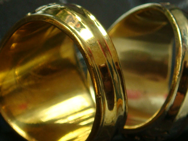 แหวนทองเหลืองลงยาดำหลวงพ่อทวด วัดช้างให้ 2 วง สวยไม่ทราบปีสร้าง