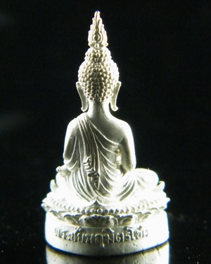 พระชัยวัฒน์นฤมิตรโชคเนื้อเงิน หลวงพ่อจรัญ วัดอัมพวัน เลข298 กล่องเดิม