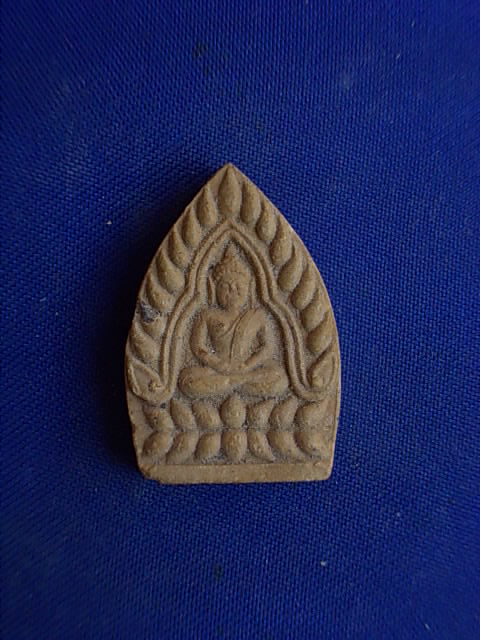 .. 20 บาท..ทุกรายการ..พระผงเจ้าสัว หลังยันต์ ไม่ทราบวัดไหนสร้างครับ