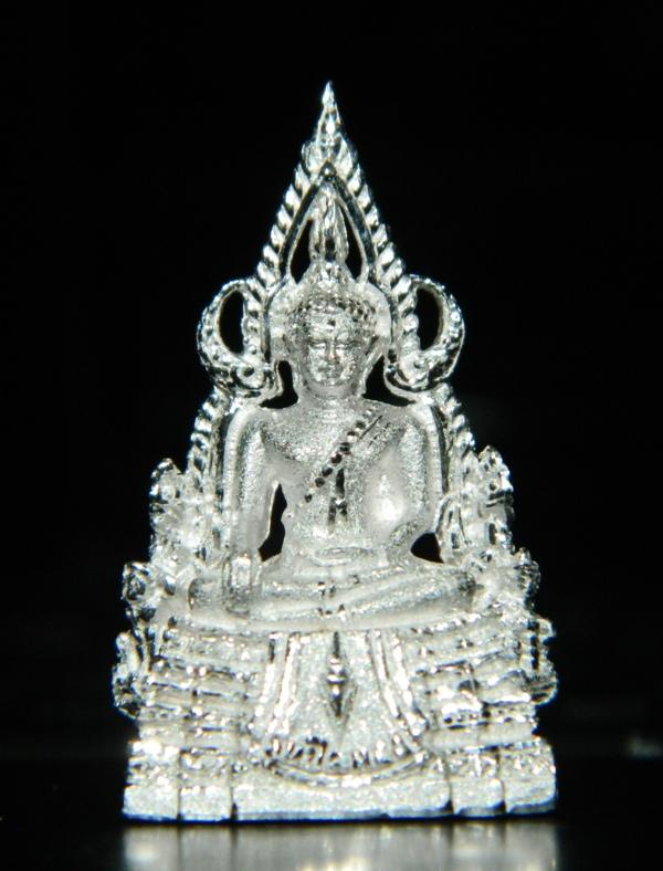 พระพุทธชินราช ลอยองค์ รุ่นปิดทอง เนื้อเงินพ่นทราย พิมพ์ใหญ่ หมายเลข 746 (เคาะเดียวครับ)