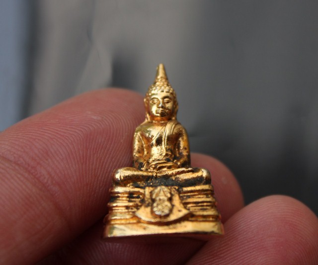 **** เคาะเดียวแดง*****พระกริ่ง ลพ.โสธร ปี 41 กะไหล่ทอง (โค๊ตเลเซอร์)