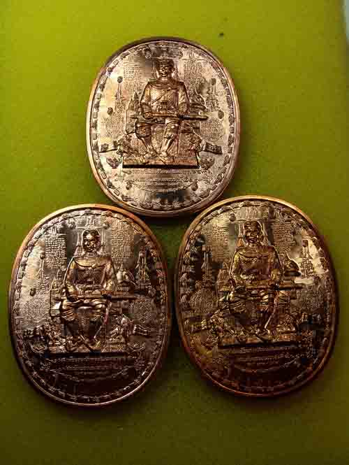 วัดใจ 3 เหรียญมหายันต์ พิมพ์พระเจ้าตากสิน นั่งบัลลังก์ เหรียญใหญ่ เนื้อทองแดงขัดเงา 