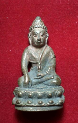 พระกริ่งรุ่นอายุยืน เนื้อสำริด หลวงปู่หมุน วัดบ้านจาน ปี 2546.......... พร้อมบัตรรับรอง