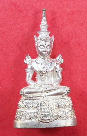 พระแก้วมรกต กรมสรรพสามิต ครบรอบ๖๔ปี เนื้อเงิน กล่องเดิม