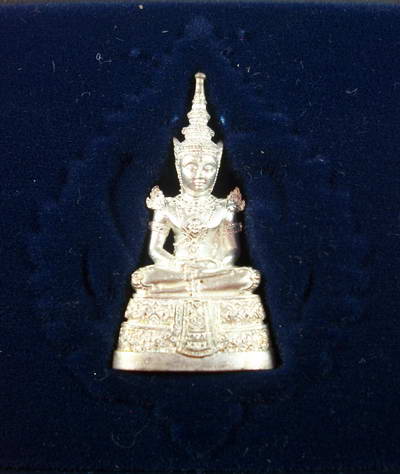 พระแก้วมรกต กรมสรรพสามิต ครบรอบ๖๔ปี เนื้อเงิน กล่องเดิม