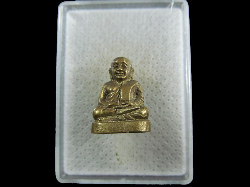 รูปหล่อหลวงพ่อเงิน ตัดช่อ ไม่ทราบที่ครับ.เริ่ม20บาท/.(19/กพ.--10)