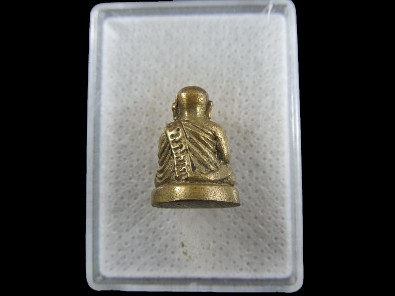 รูปหล่อหลวงพ่อเงิน ตัดช่อ ไม่ทราบที่ครับ.เริ่ม20บาท/.(19/กพ.--10)