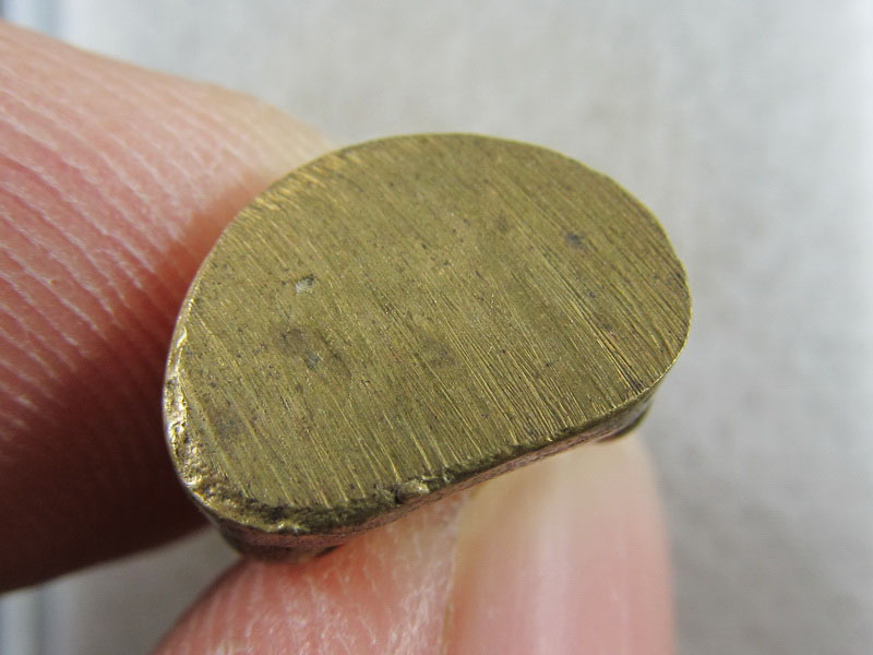 รูปหล่อหลวงพ่อเงิน ตัดช่อ ไม่ทราบที่ครับ.เริ่ม20บาท/.(19/กพ.--10)