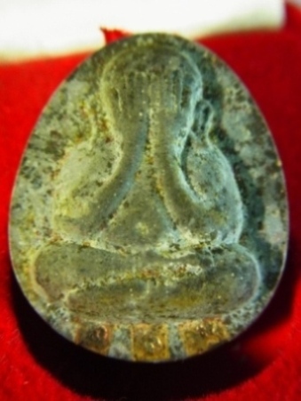 พระปิดตาหลังลายเซ็นต์ 84 พรรษา รุ่น 7 รอบ (2 องค์พร้อมกล่องเ ดิม)