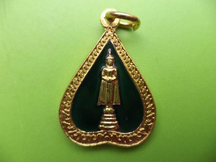 หลวงพ่อบ้านแหลม วัดเพชรสมุทรวรวิหาร จ.สมุทรสงคราม กะไหล่ทองลงยาสีน้ำเขียว เคาะเดียวครับ