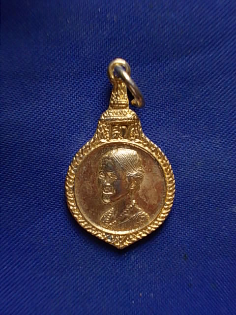 .. 20 บาท..ทุกรายการ..เหรียญสมเด็จพระราชินีนาถ กะหลั่ยทอง ปี 22