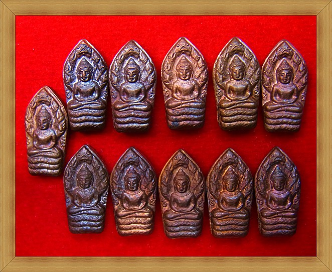 11 องค์ พระปรกมะขาม รุ่นแรก  ลป.คำ  วัดหนองแก มีโค๊ด 2 ตัว 1 องค์ โค๊ด 1 ตัว 10 องค์.