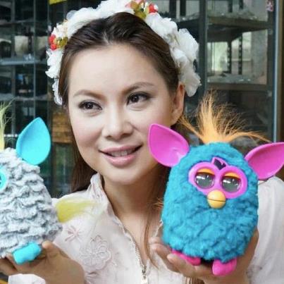  ตุ๊กตา Furby สีฟ้าหูชมพู มาแล้วครับ ท่านใดสนใจสั่งเลย 