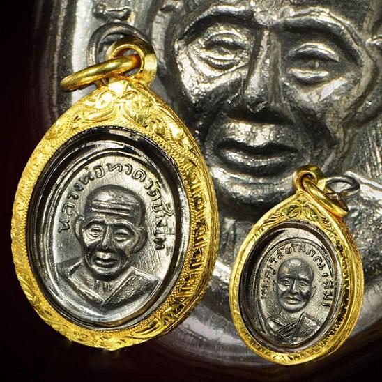 ที่ 4 (เพชรบูรณ์)เม็ดแตง08 จมูกโด่ง ผิวเดิม บล็อคหน้าสายฝน+หลัง+วงเดือน หายากมากๆ นานๆเจอ พร้อมทอง