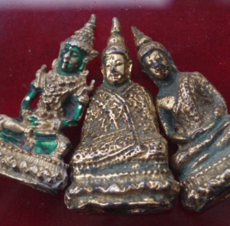 ***เคาะเดียวแดง*** พระแก้ว 3 ฤดู   ที่เดียว 3 องค์ครับ