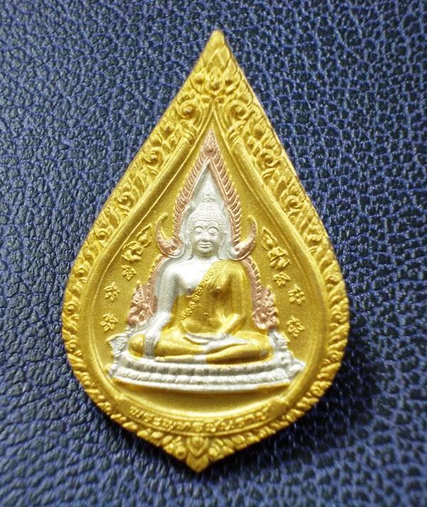 เหรียญพระพุทธชินราช รุ่นปิดทอง 3 กษัตริย์ พิมพ์หยดน้ำใหญ่ 8 (เคาะเดียวครับ)