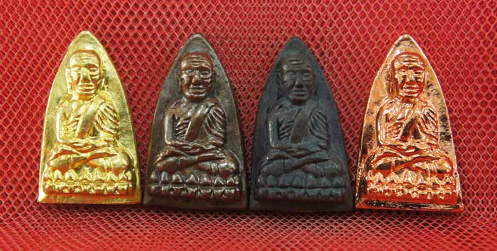 หลวงปู่ทวด พิมพ์เตารีดใหญ่ 4 องค์ เนื้อเปียกทอง เนื้อนวะ เนื้อผิวไฟ เนื้อสตางค์เเดง วัดในหาน พิเศษ