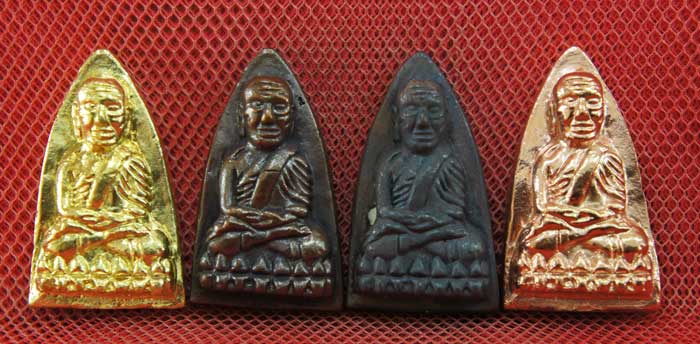 หลวงปู่ทวด พิมพ์เตารีดใหญ่ 4 องค์ เนื้อเปียกทอง เนื้อนวะ เนื้อผิวไฟ เนื้อสตางค์เเดง วัดในหาน อ.นอง อ
